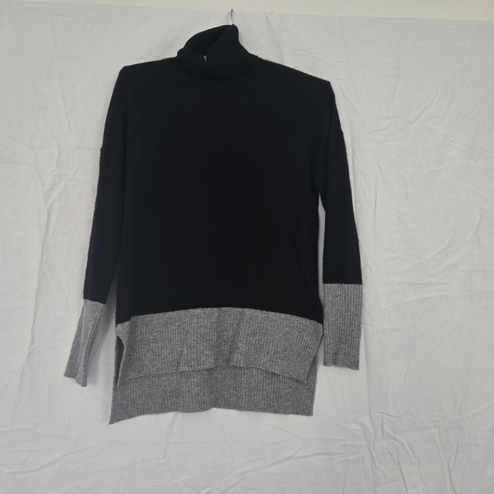 Max Studio 100% 2-ply cashmere Black and Gray Cowl Turtle Neck Sweater